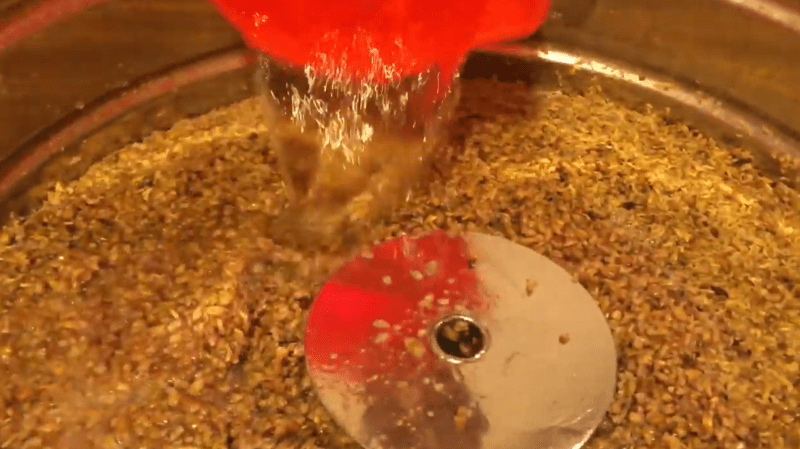 Промывка солода. Отделение зерна от сусла и промывка солода перед добавлением дрожжей.