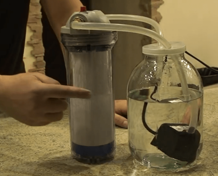 Угольный фильтр Угольный фильтр от китайского насоса и емкость с углем, как эффективная система для сплошного угля самогона.