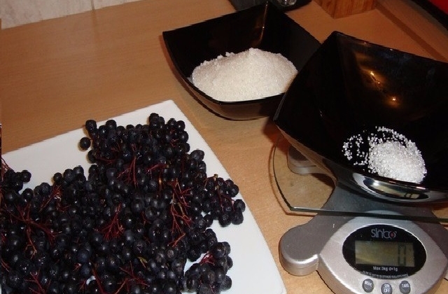 Картина - Арония с сахаром без варки Арония с сахаром без варки