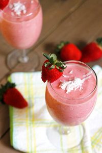 Клубника - более распространенная ягода в наших широтах Клубника Пина Колада
