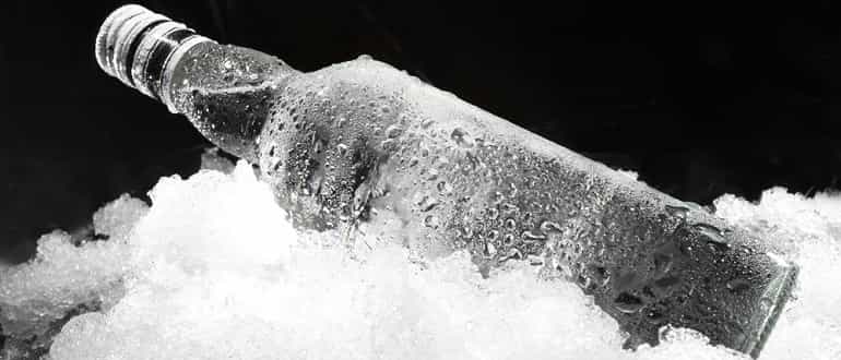 Почему в холодильнике замерзает водка: что это значит, как хранить