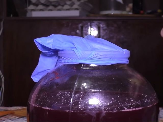 банка перчаток