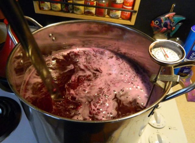 Лучший самогон из варенья - рецепт пюре и перегонки