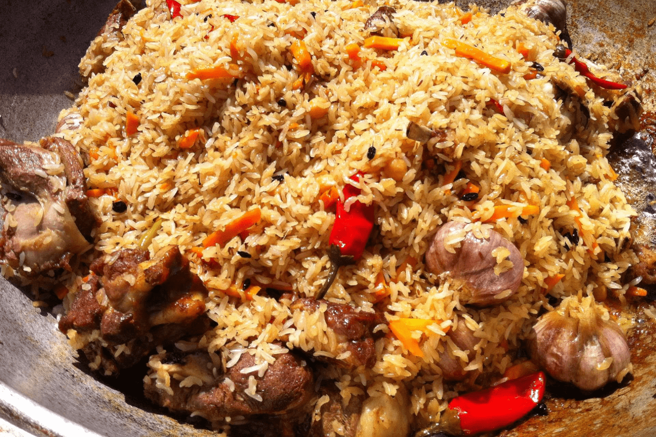 Плов из баранины с барбарисом в казане