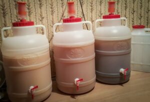 Брага в пластиковых бочках