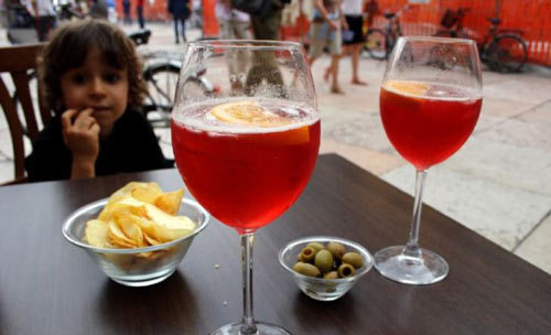 Давать ли вино детям – изучаем все