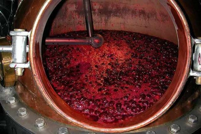 Самогон из вишни в домашних условиях - рецепт вишневой браги